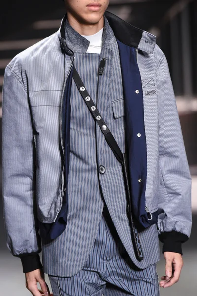 Look 18